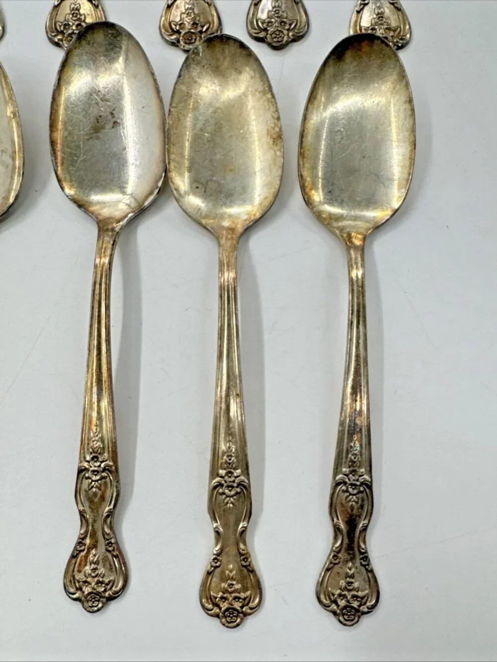 Wm Rogers Magnolia 18 PC Knives Spoons Forks Extra Plate Silverplated 1951 VTG